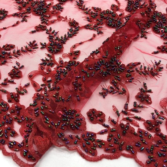 Couture Taş İşlemeli kumaş dokusu yakın çekim